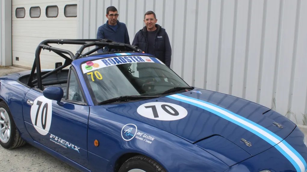 Tony et Vincent devant la MX-5 #70 Phénix Compétition